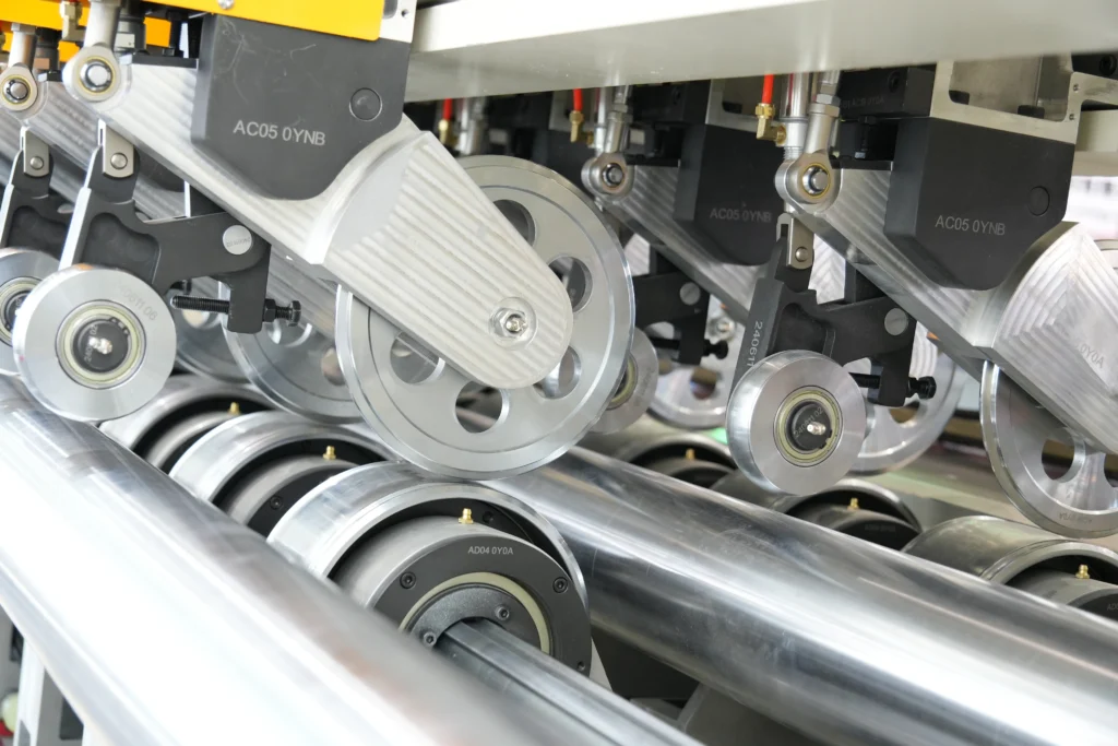 N.C. SCORER SLITTER(BOTTOM TYPE) RRLB--4SH、RRLB--5SH、RRLB--6SH、RRLB--7SH
