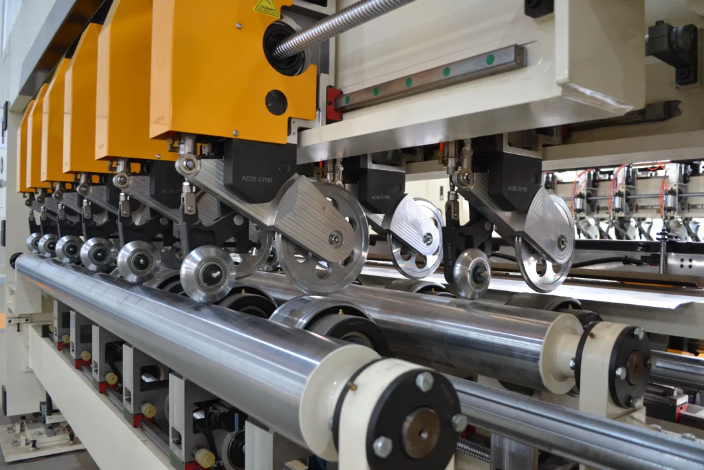 N.C. SCORER SLITTER(BOTTOM TYPE) RRLB--4SH、RRLB--5SH、RRLB--6SH、RRLB--7SH